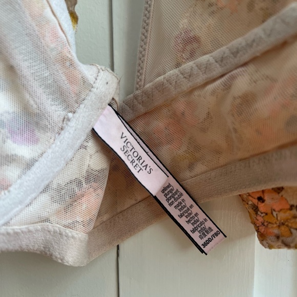 Victoria’s Secret Floral Bra - Picture 5 of 7